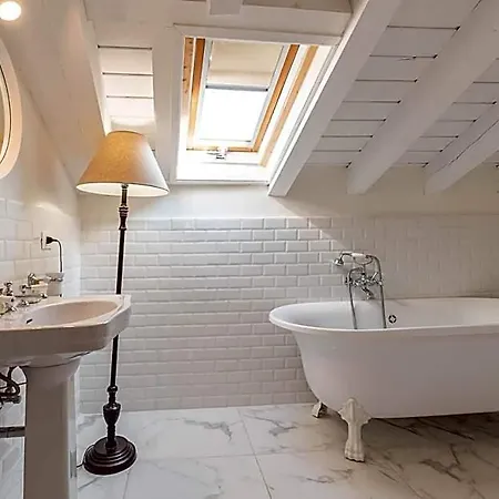 The Leoncino 4* Brescia
